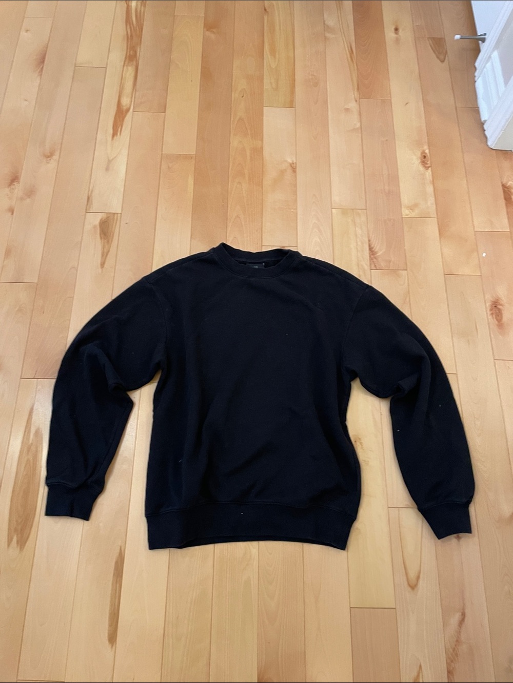 H&M Black Crewneck Sweatshirt